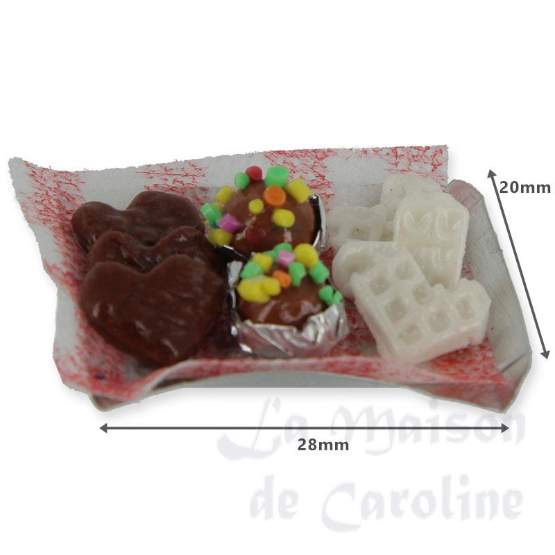 platter of chocolate balls and hearts miniature 1:12 Bilder 1