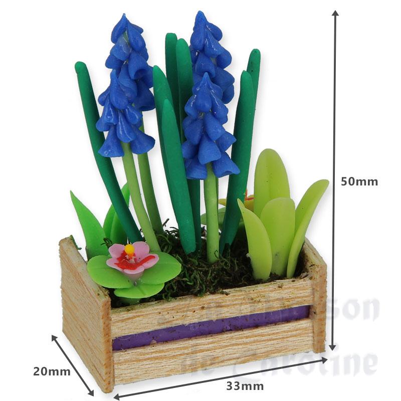 blue flowers in wooden crate miniature 1:12 Bilder 1