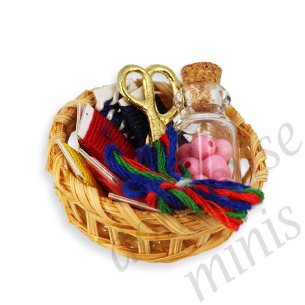 basket w/sewing supplies Miniature 1:12