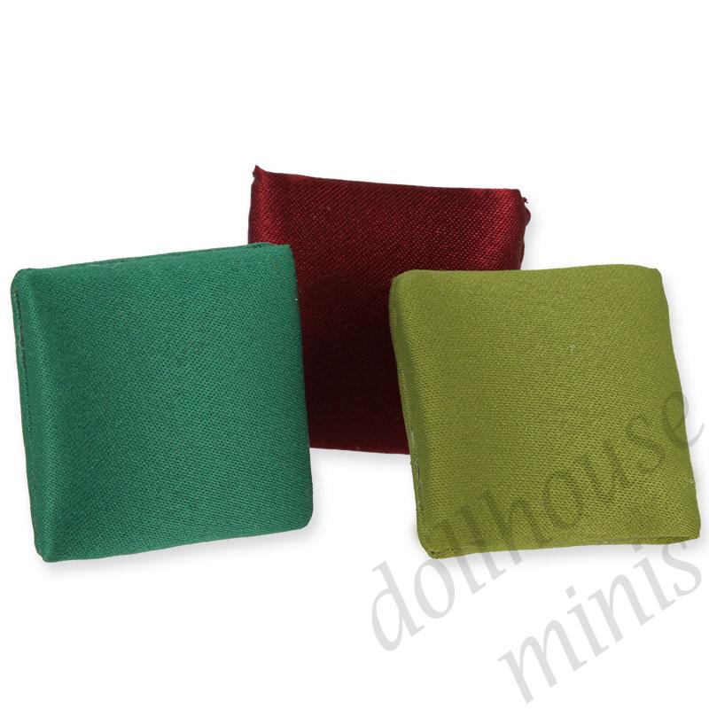 3 cushions Trianon collectible furniture 1:12 3 cushions Trianon collectible furniture 1:12