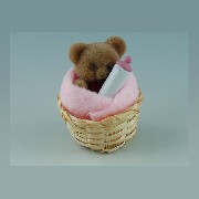 bear w.pink towel in basket miniature 1:12