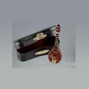 mandoline w/ black leather box miniature 1:12