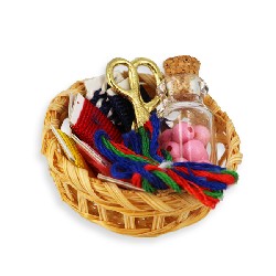 basket w/sewing supplies Miniature 1:12
