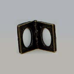 twin foldable picture frame oval miniature 1:12, Miniatures